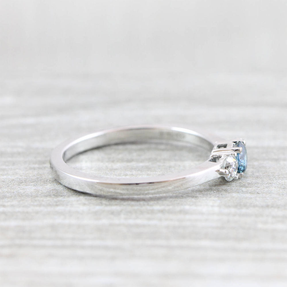 Anel com Pedras de Zirconia Branca e Azul em Prata 950