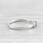 Anel com Pedras de Zirconia Branca e Azul em Prata 950