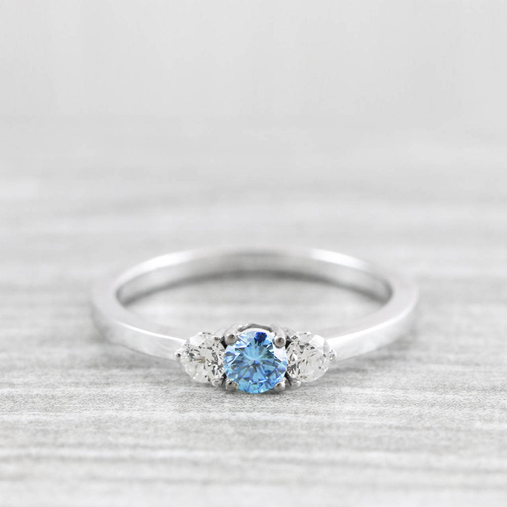 Anel com Pedras de Zirconia Branca e Azul em Prata 950