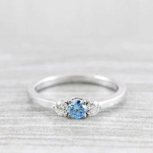 Anel com Pedras de Zirconia Branca e Azul em Prata 950