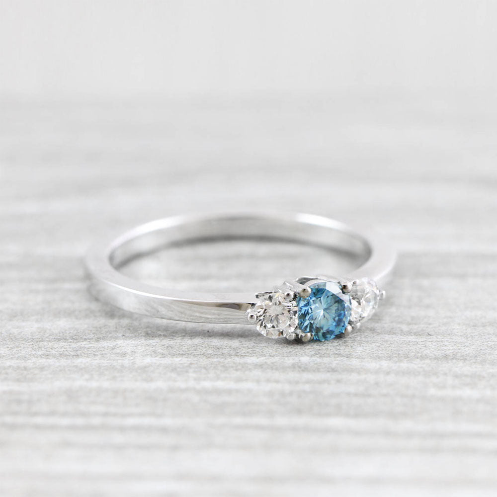 Anel com Pedras de Zirconia Branca e Azul em Prata 950