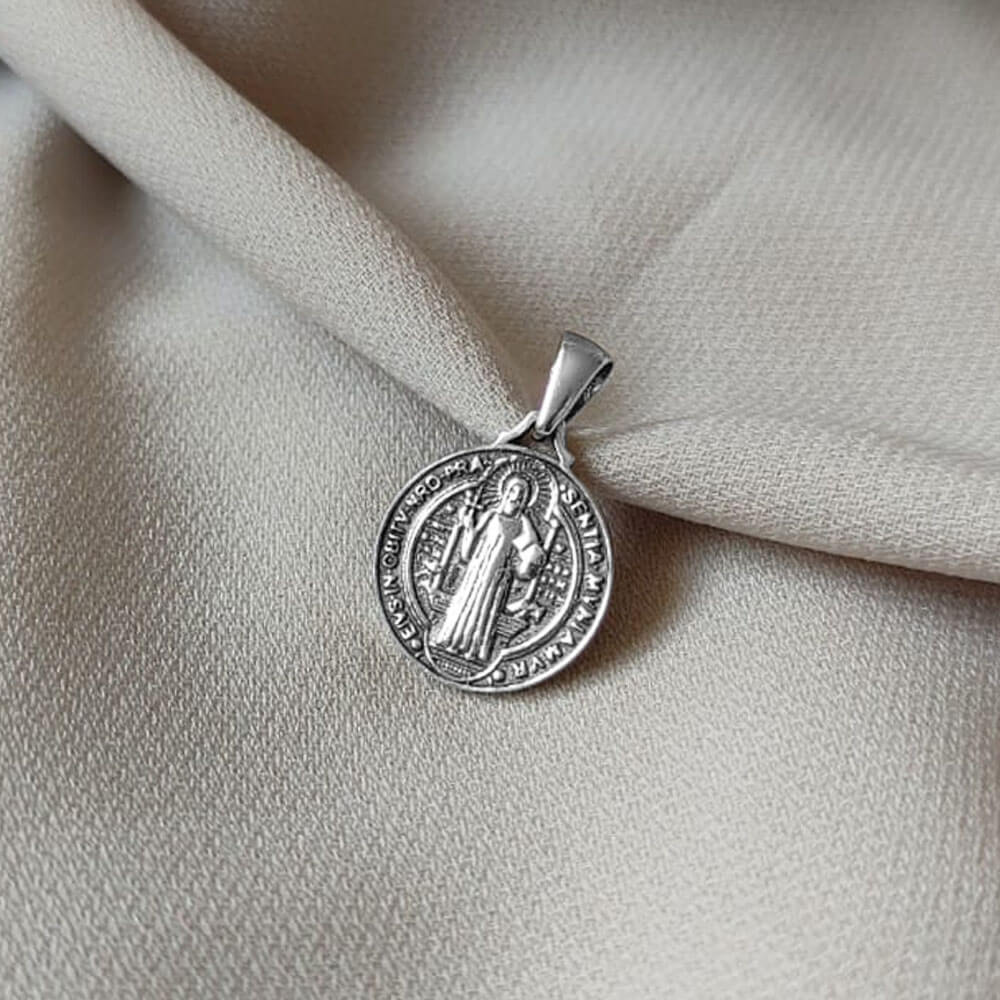 Medalha de São Bento em Prata Envelhecida 925