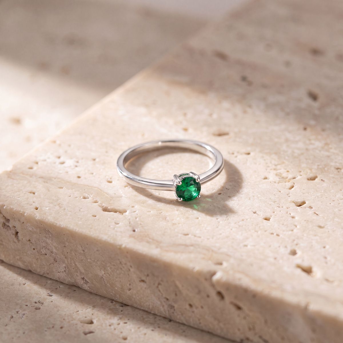 Anel com Pedra Zircônia Verde Esmeralda Prata 950