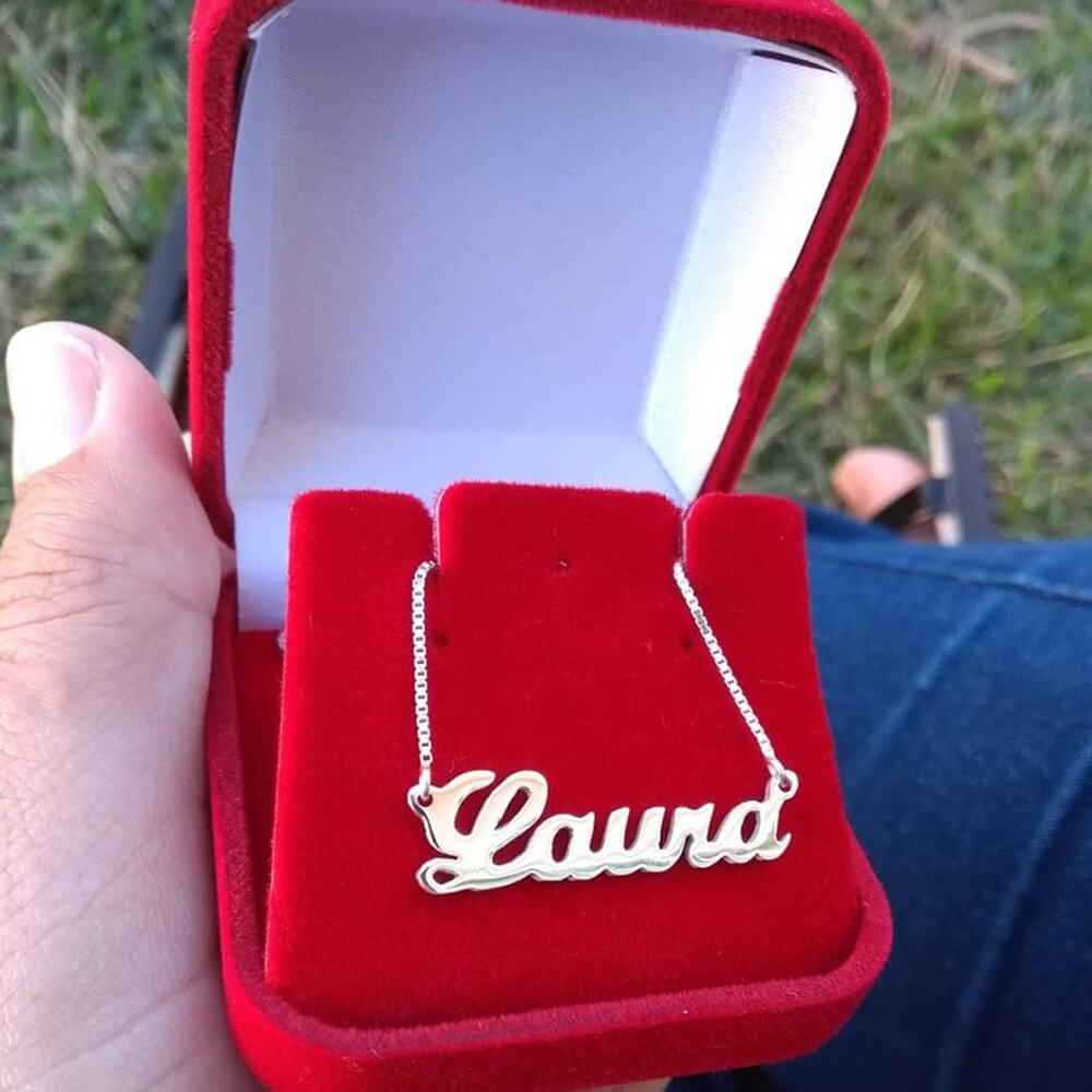 Colar com Nome Laura em Prata 925