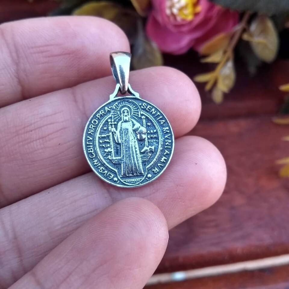 Medalha de São Bento em Prata Envelhecida 925