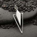 Colar com Pingente de Triangulo em Prata 950